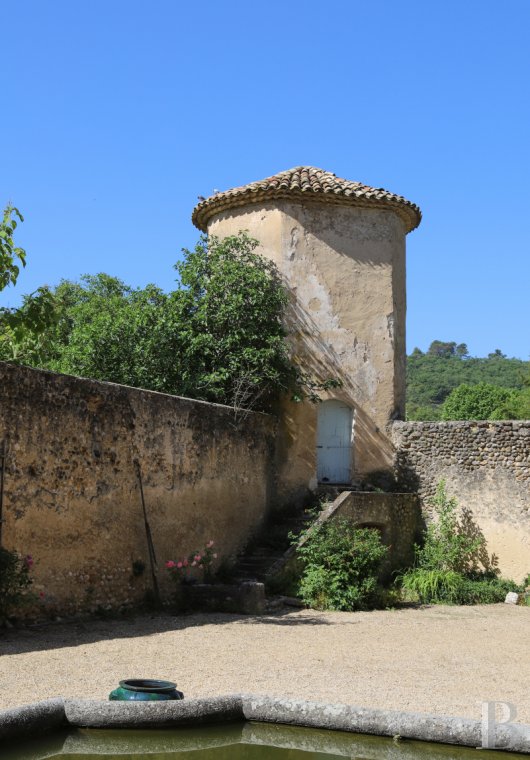 Dans les Alpes-de-Haute-Provence, entre Manosque et le lac de Sainte-Croix, un château du 12e siècle au cœur d’une vallée préservée - photo  n°9